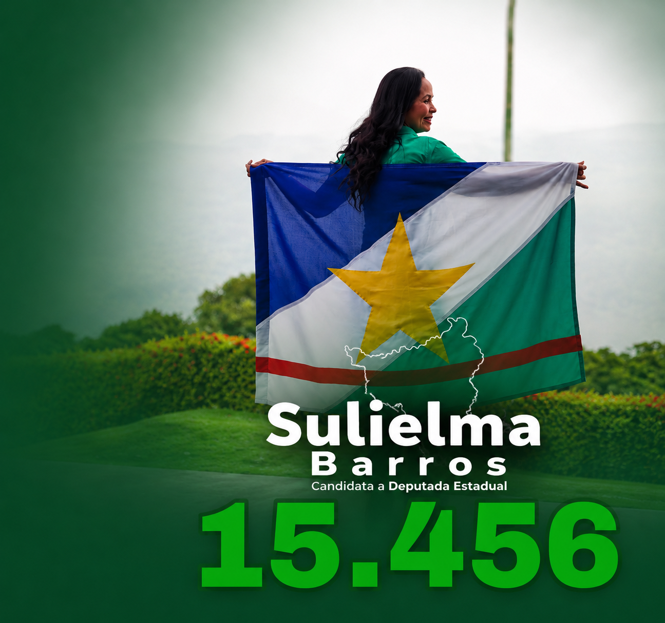 Sulielma Barros segurando a bandeira de Roraima