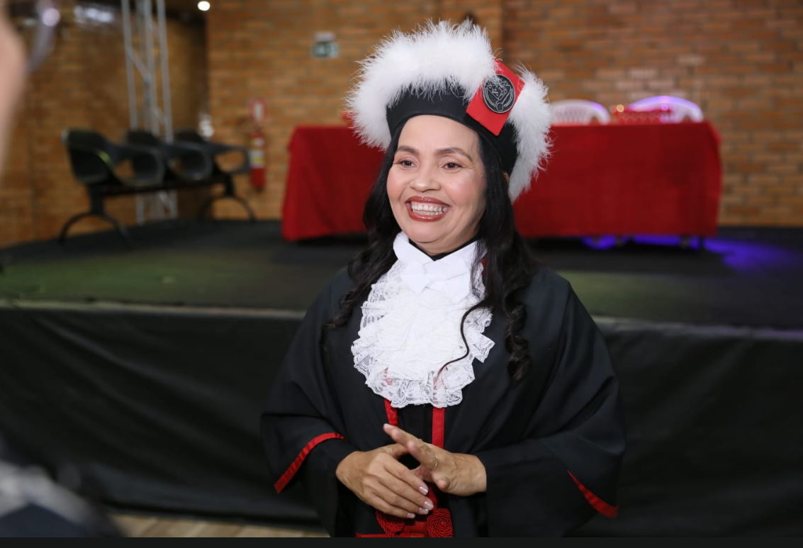 Sulielma Barros em momento de formação e celebração acadêmica